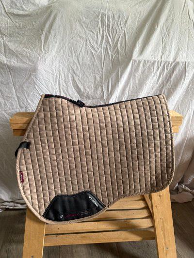 Zadeldekje Caramel Le Mieux